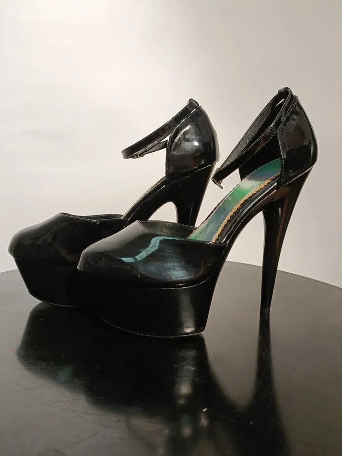 SkinTwocom Clearance Platform Ankle Strap Shoes Size 6 Female Sex Toys